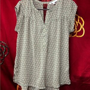 DR2 Women's Blouse - Cream Floral Pattern